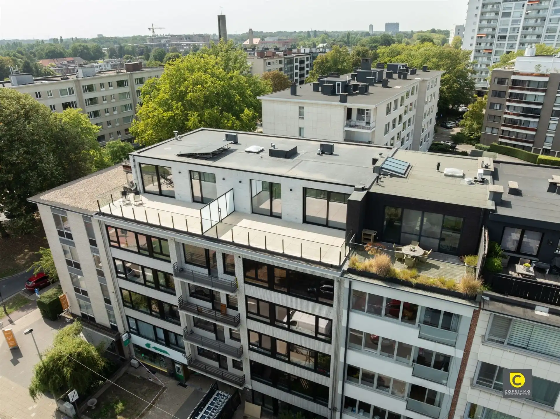 Luxueus nieuwbouw penthouse met giga terras foto {{pictureIndex}}