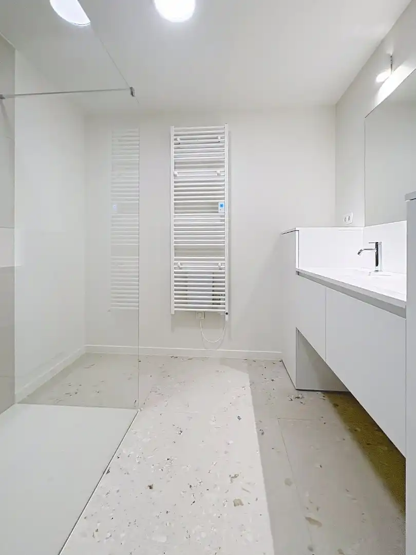 Volledig vernieuwd appartement met frontaal zeezicht foto 10