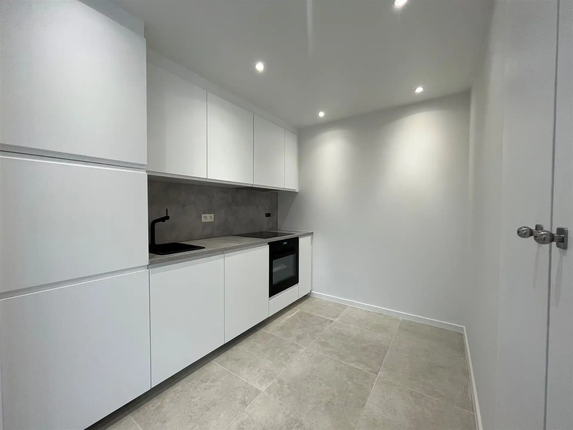 Appartement met terras en parking foto {{pictureIndex}}