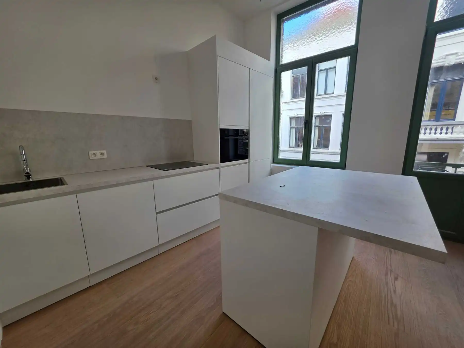 Volledig gerenoveerd appartement van 65 m² met 1 slaapkamer en balkon nabij Zurenborg foto 8