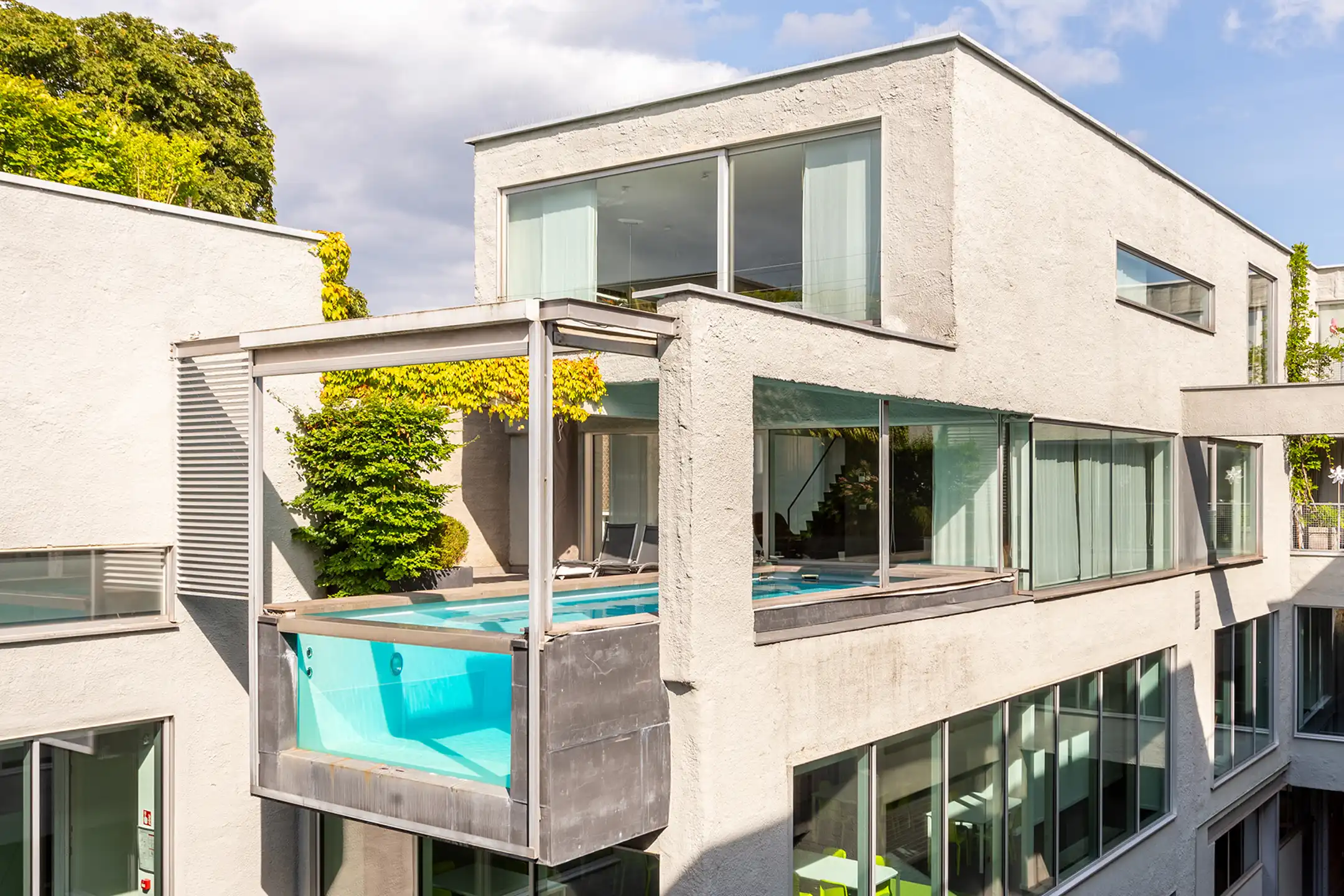 Luxe loft met zwembad, sauna en tuin te Antwerpen foto {{pictureIndex}}