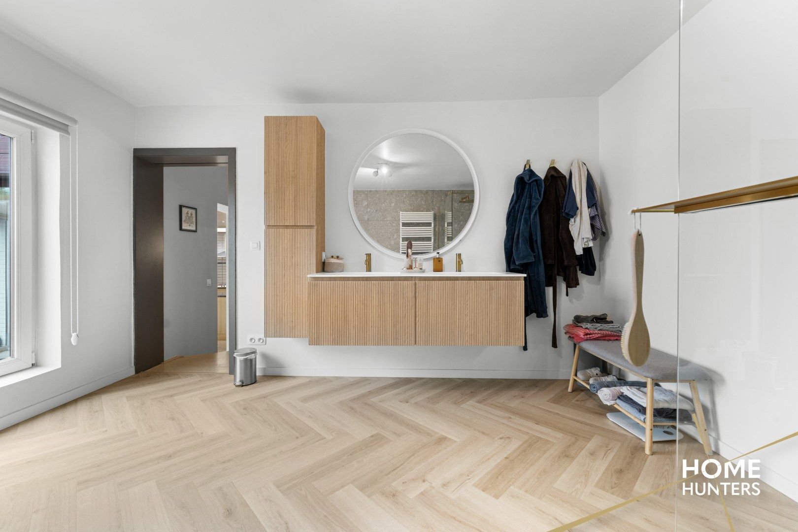 Ruime woning met 4 slaapkamers, een ruime zonnige tuin met verwarmd zwembad foto 28