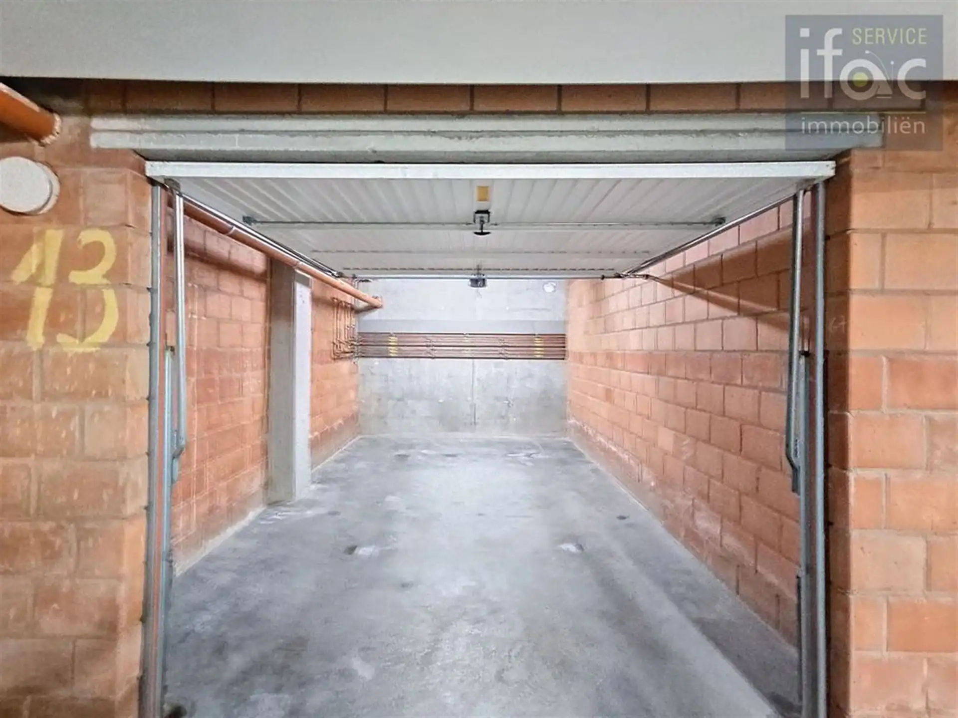 Garagebox met automatische poort foto 2