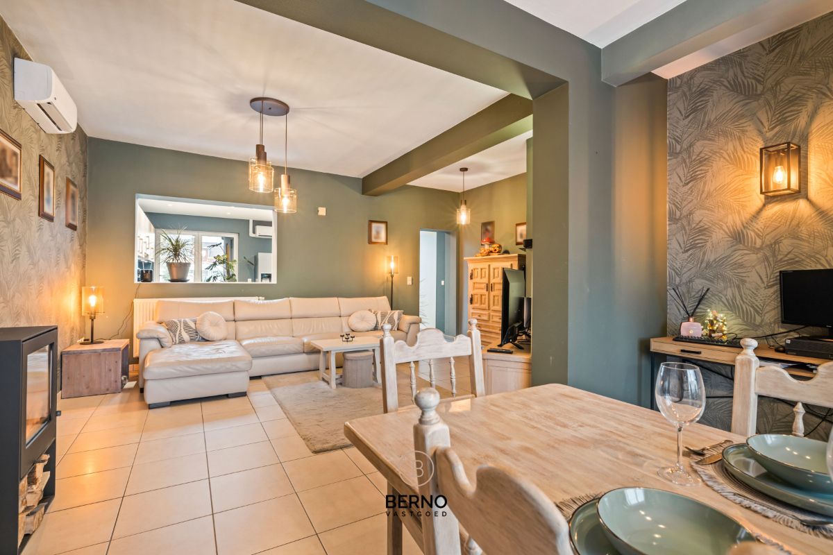 Ruime, gerenoveerde woning met knappe tuin foto 6