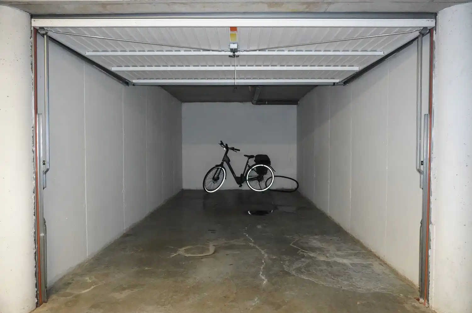 Ruim en centraal gelegen appartement van 94 m² met lift, terras, balkon en ondergrondse garage. foto 12