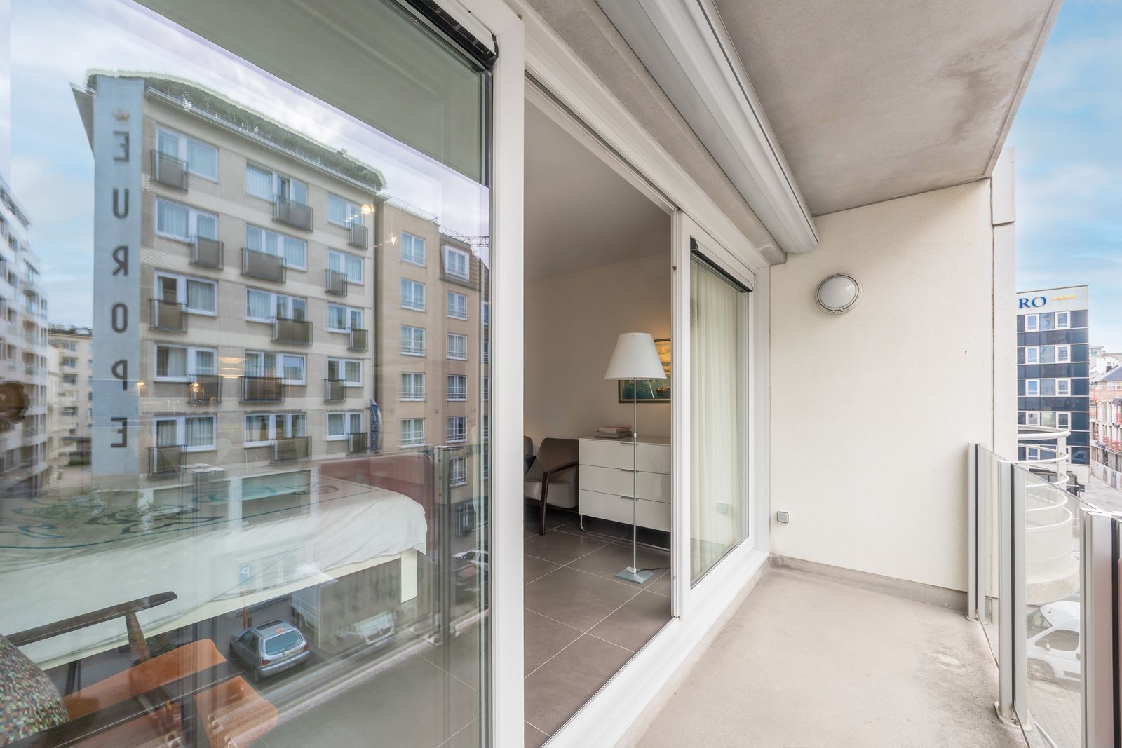 Moderne studio met een zonnig terras en lateraal zeezicht foto 4
