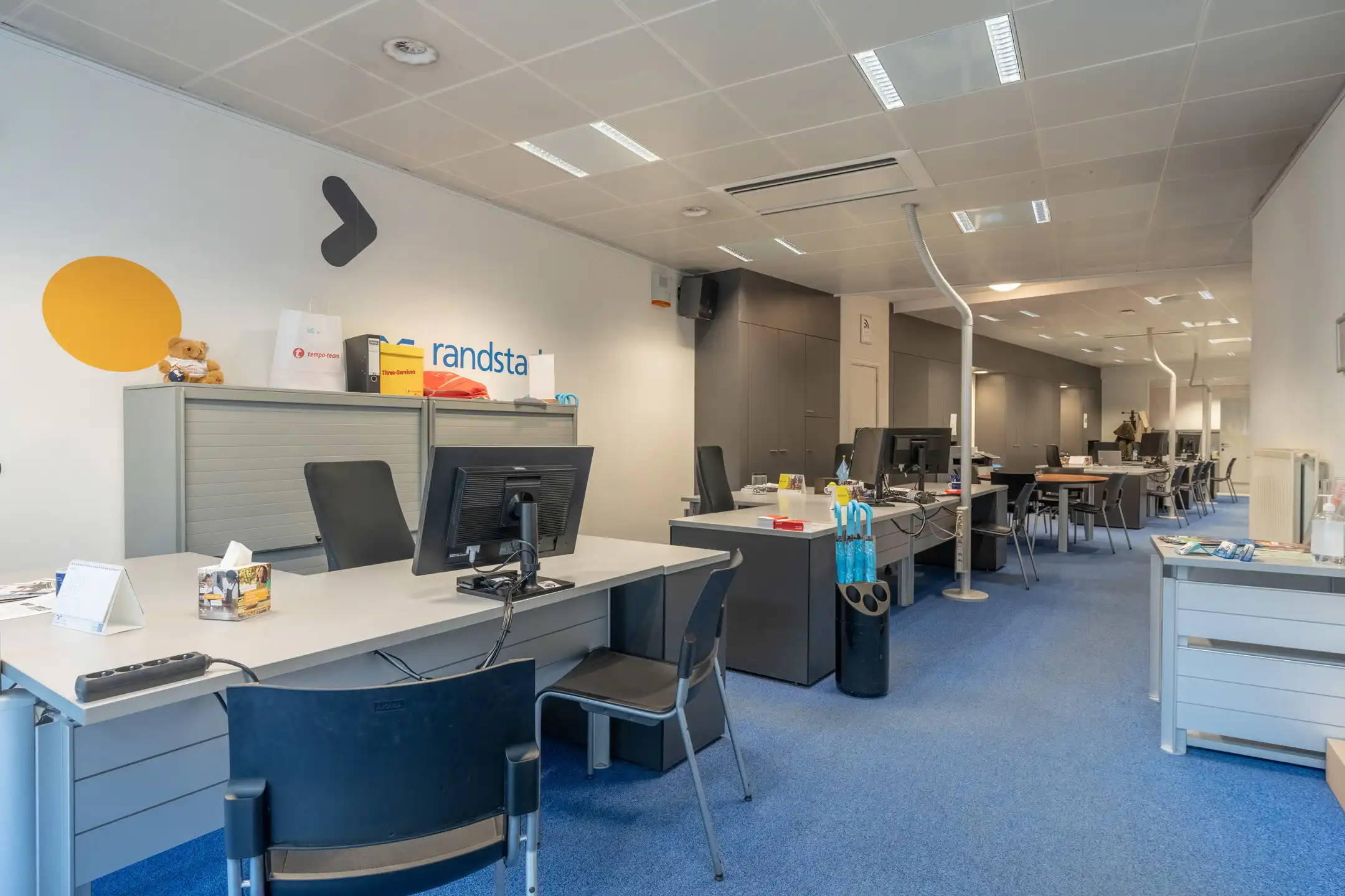 Centraal gelegen handelszaak op ideale locatie te Mol. foto 4