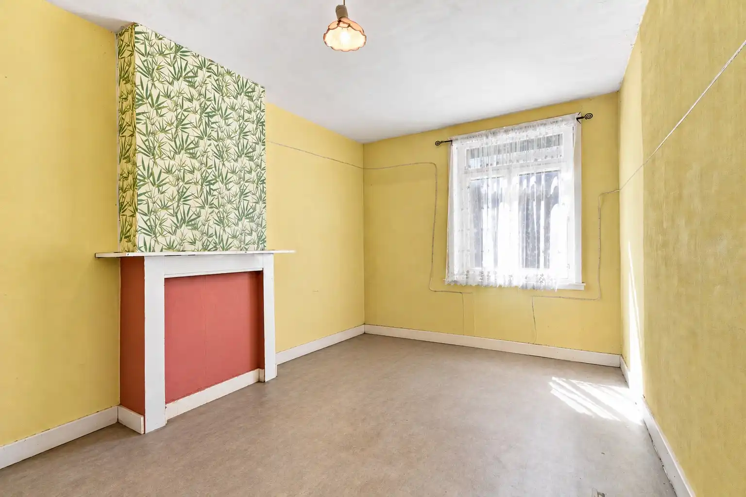 Te renoveren woning met 3 slaapkamers, kelder en zuidwestgerichte stadskoer in Tielt! foto 10