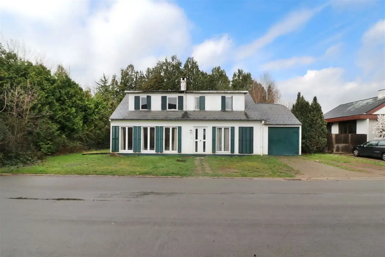 Hoofdfoto van de publicatie: karaktervol, geliefde ligging, 6 slpk, te renoveren