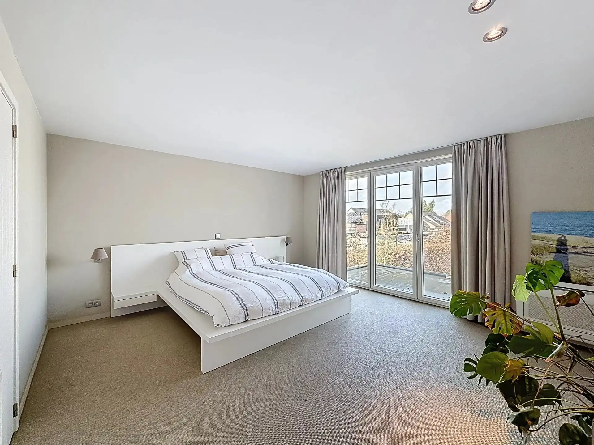 Prachtige luxueus ingerichte woning met 4 slaapkamers en 2 badkamers op een mooi perceel met bijgebouw. foto 20