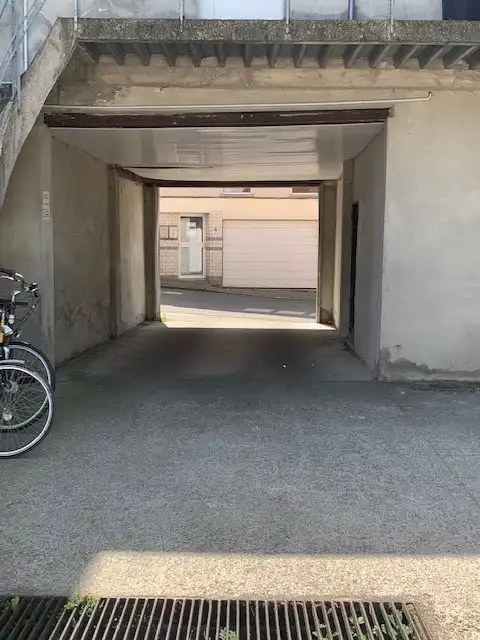 Klassieke afgesloten garagebox  te verdedigingstraat Gent  foto 2