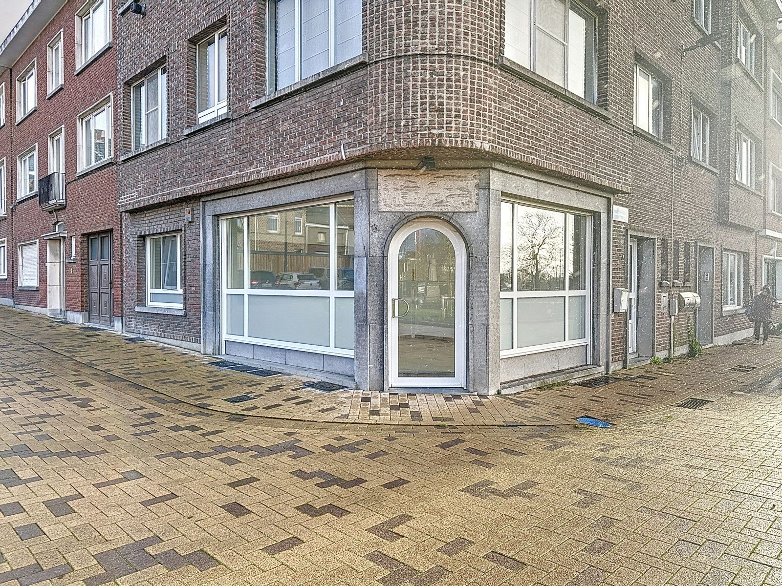 Commercieel gelegen hoekpand foto {{pictureIndex}}