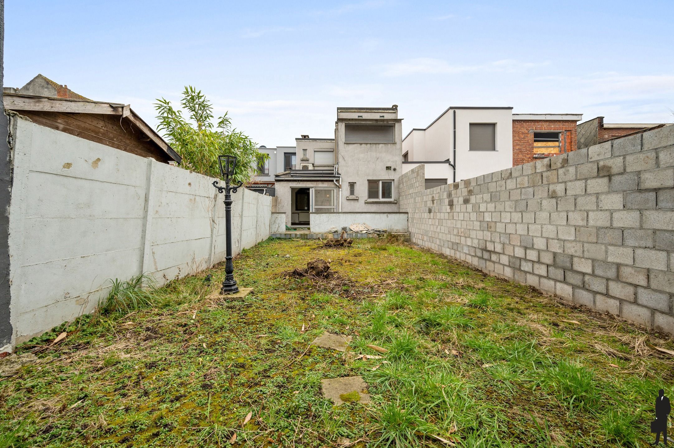 Op te frissen woning met ruime tuin foto 14