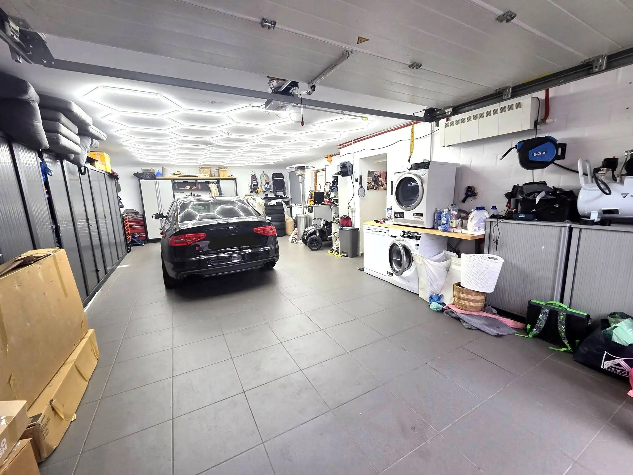 Woning met ruime garage. foto 19