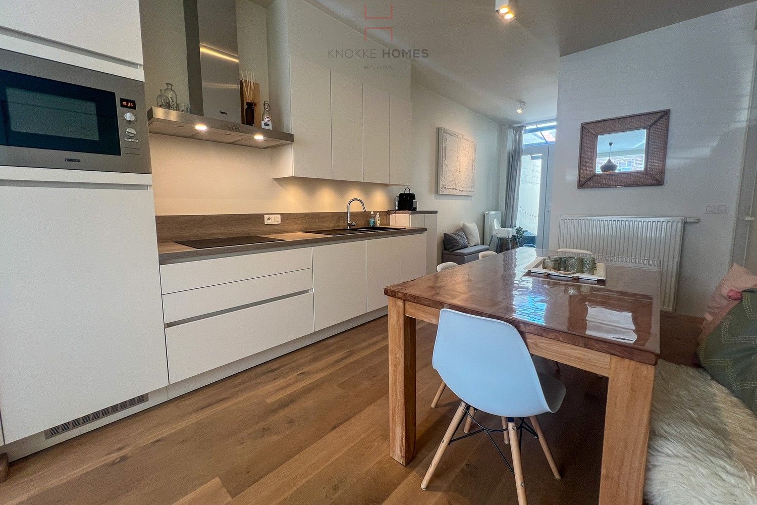 Instapklaar gelijkvloersappartement met twee slaapkamers in het centrum van Knokke, gelegen aan het levendige Gemeenteplein foto 7