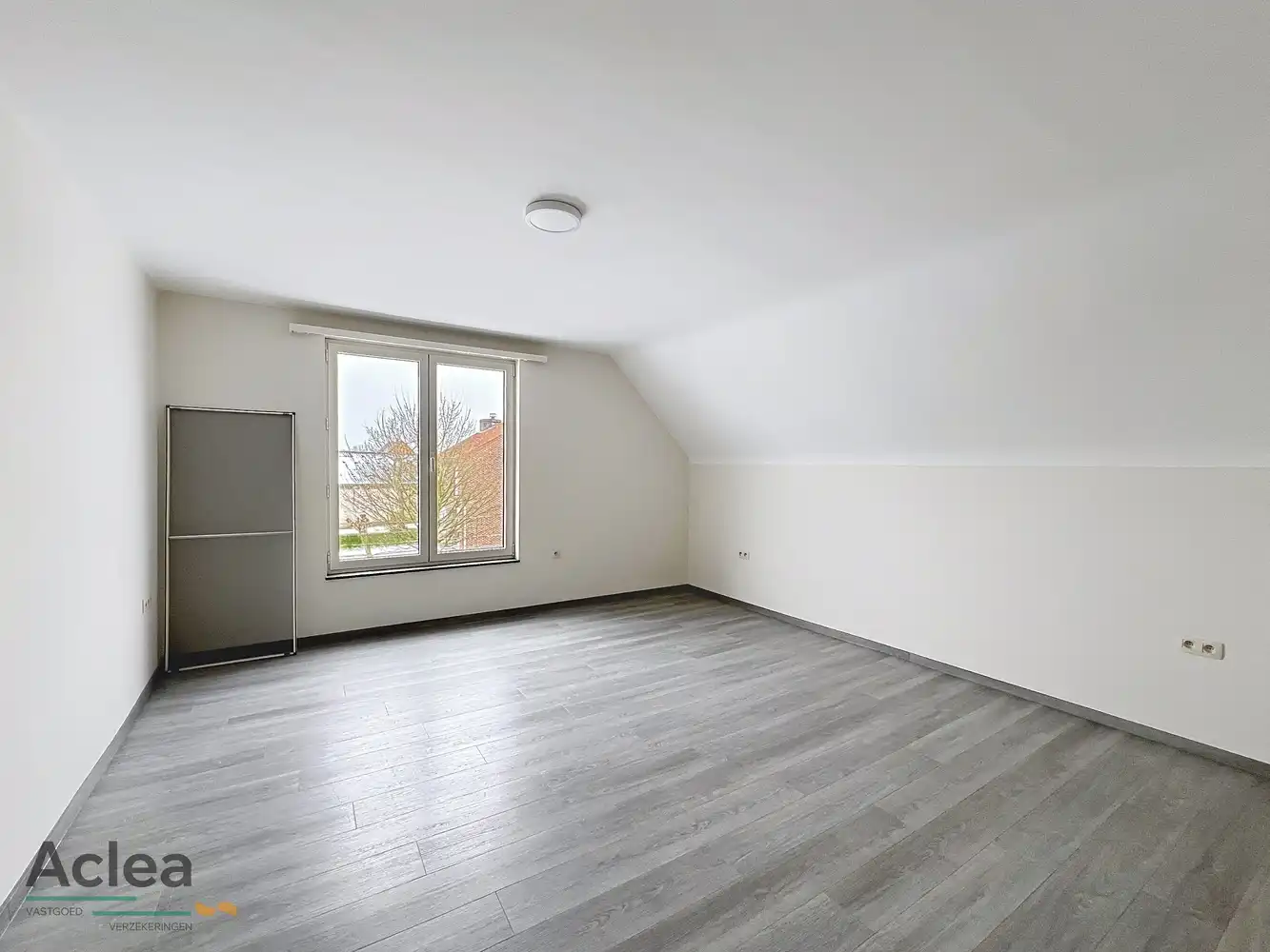 Comfortabele woning met ruime loods foto 13