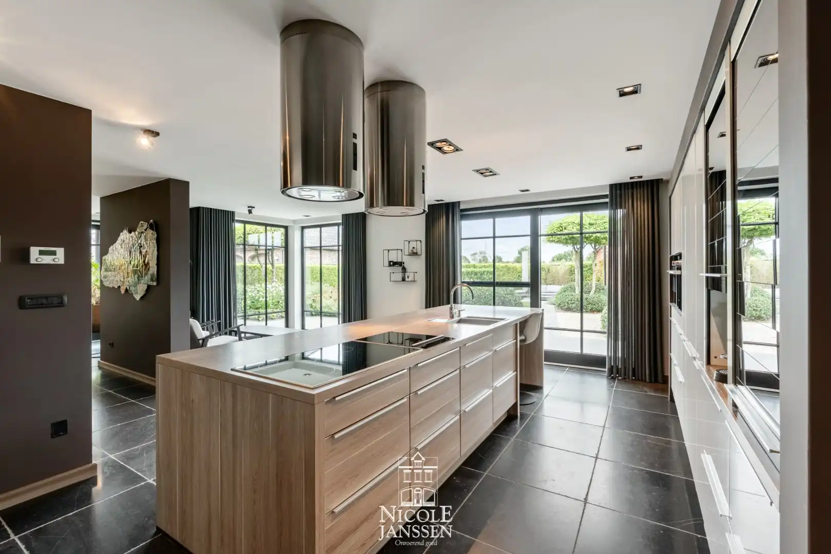 Luxueus afgewerkt landhuis met vier slaapkamers en gezellige tuin  foto 11