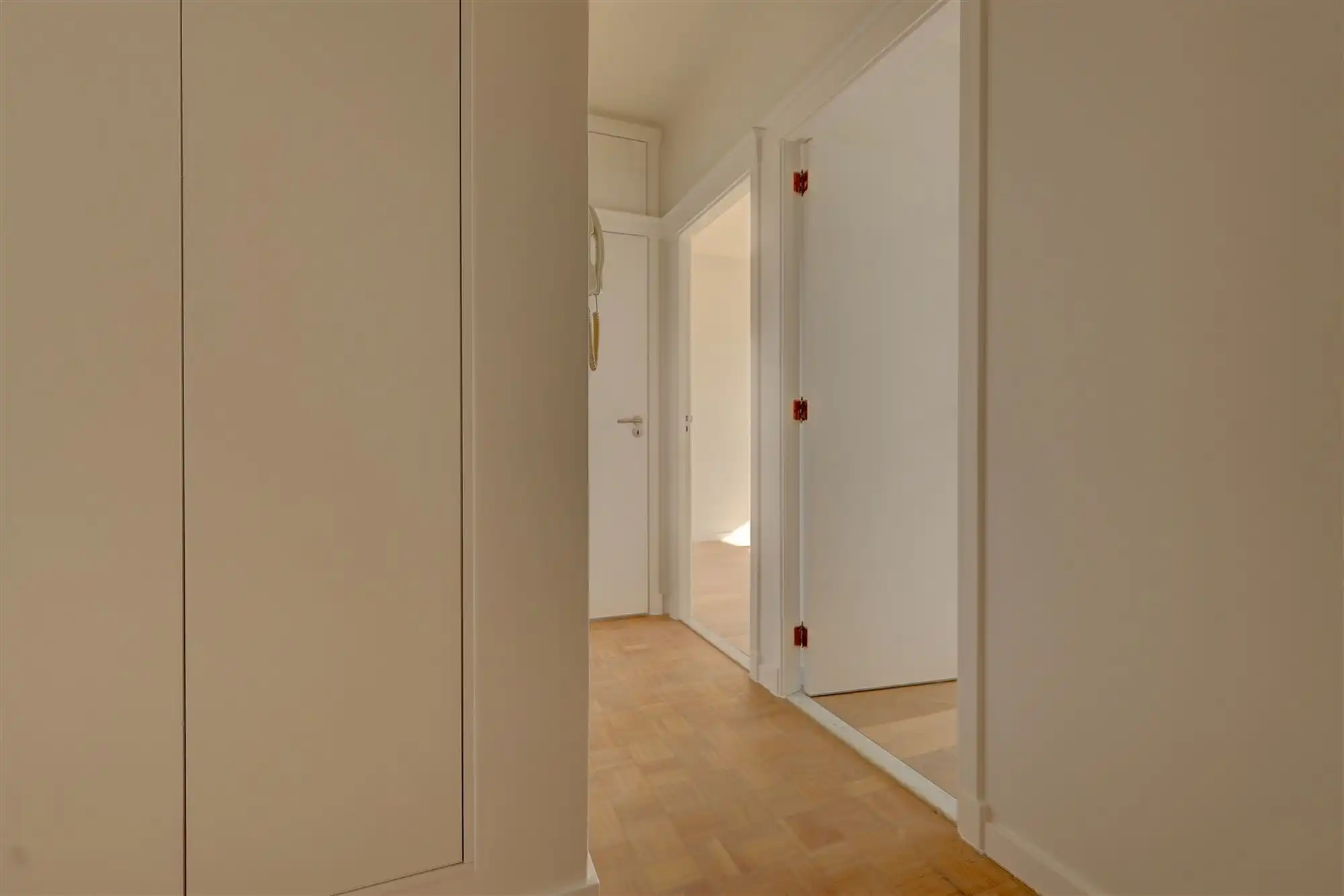 Knap gerenoveerd appartement met 2 slaapkamers en terras foto 11