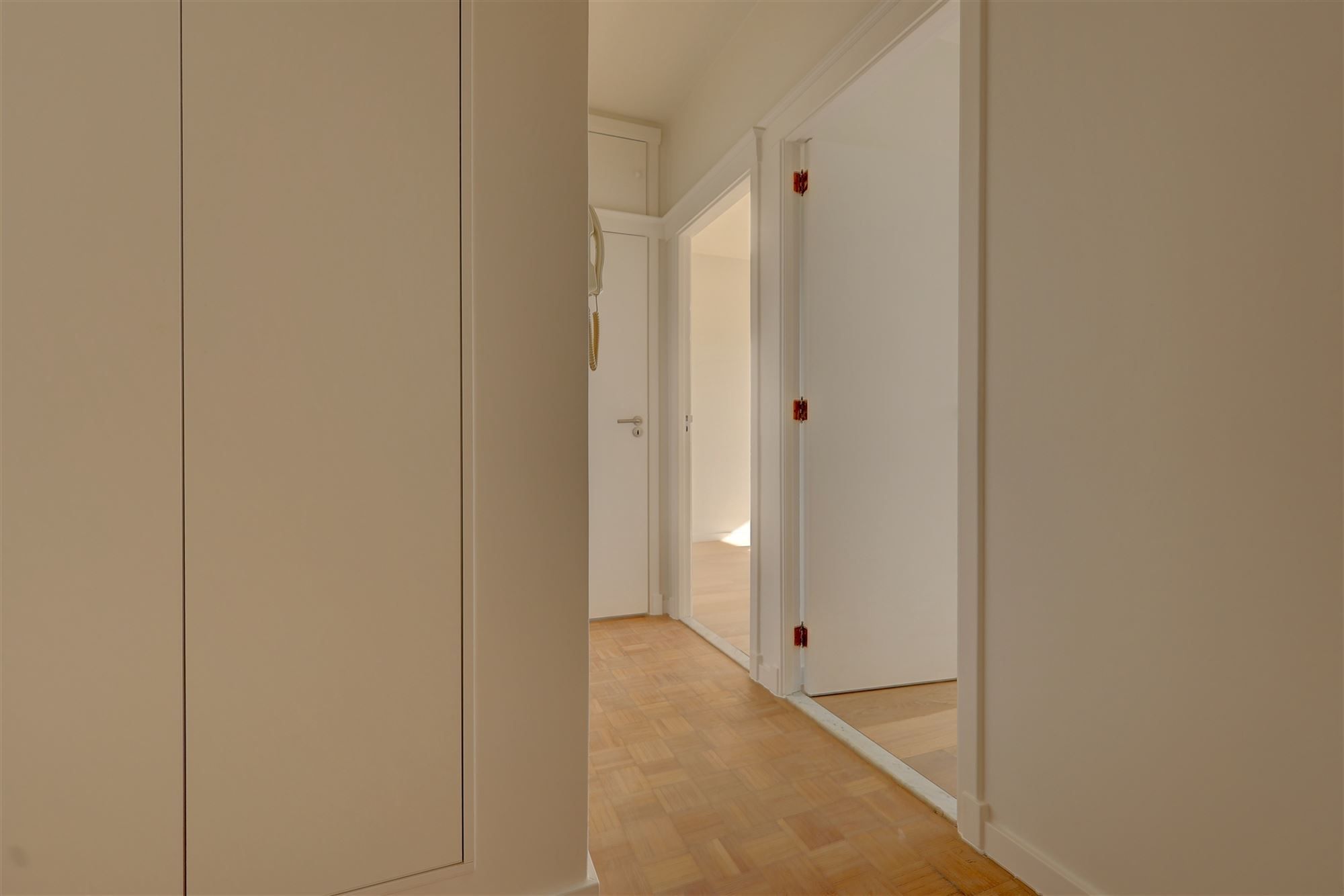 Knap gerenoveerd appartement met 2 slaapkamers en terras foto 11