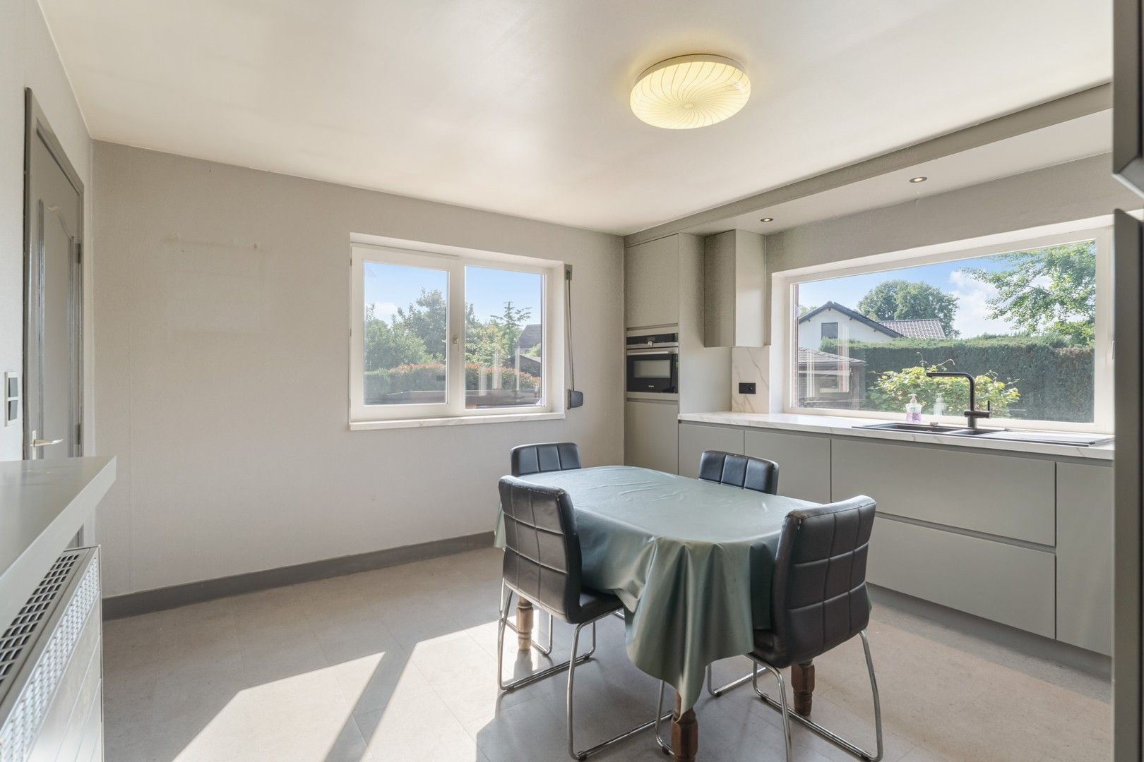 Te renoveren woning op 679 m² met zuidoostgerichte tuin, jouw project, jouw stijl foto 3