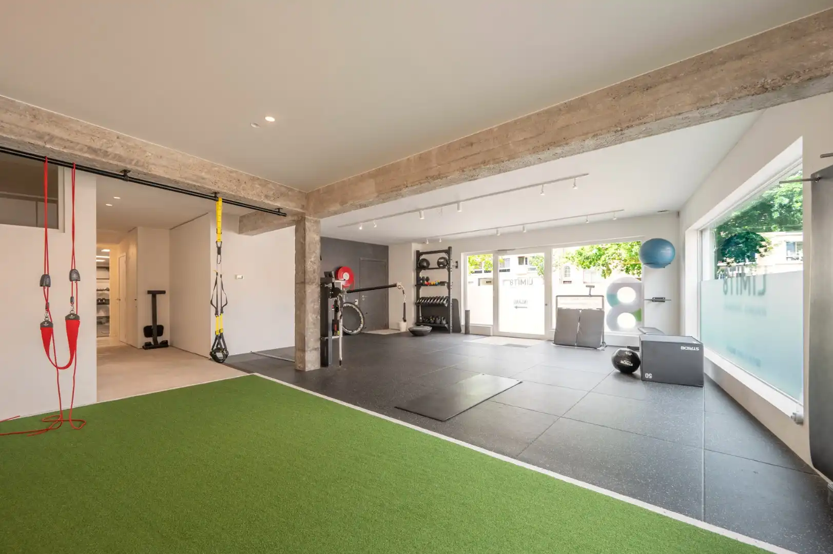 Commerciële toplocatie in Brugge – veelzijdige handelsruimte met tal van mogelijkheden! foto 6