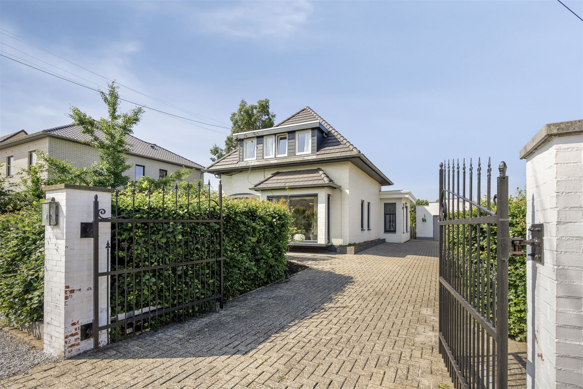Verassend royale gezinswoning met 4 a 5 slaapkamers foto 4
