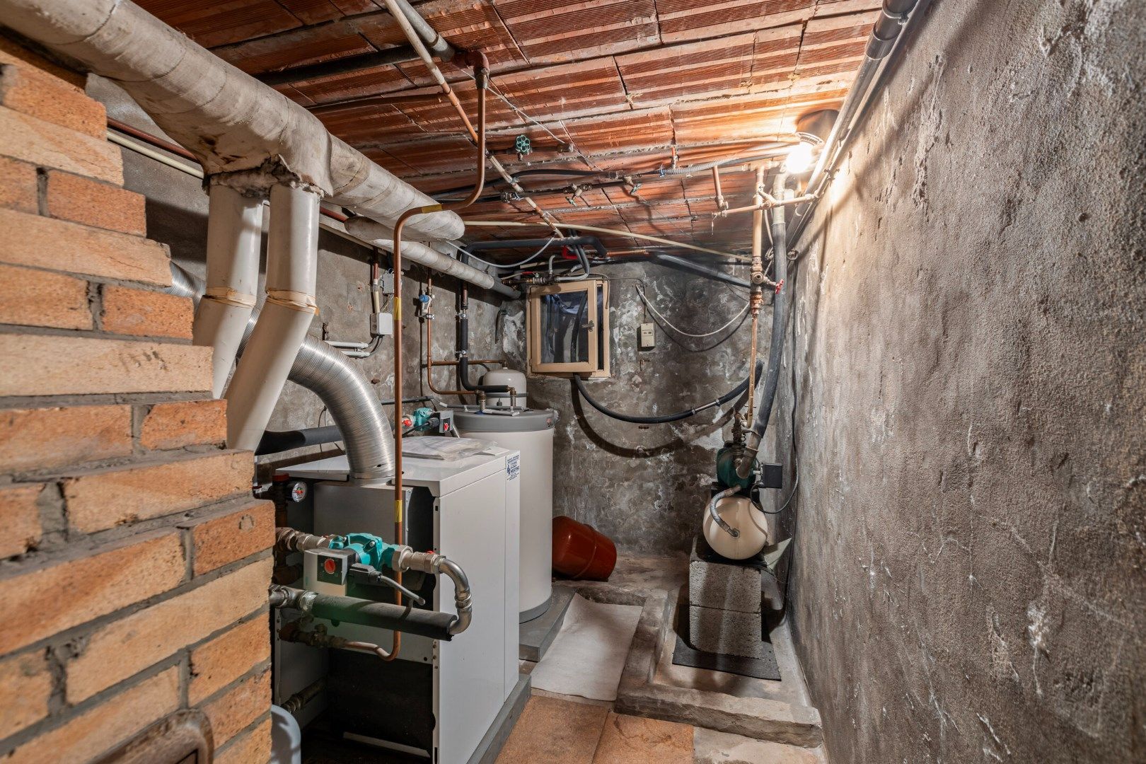 Te renoveren woning met garage en ruime tuin nabij het centrum van Dessel ! foto 22