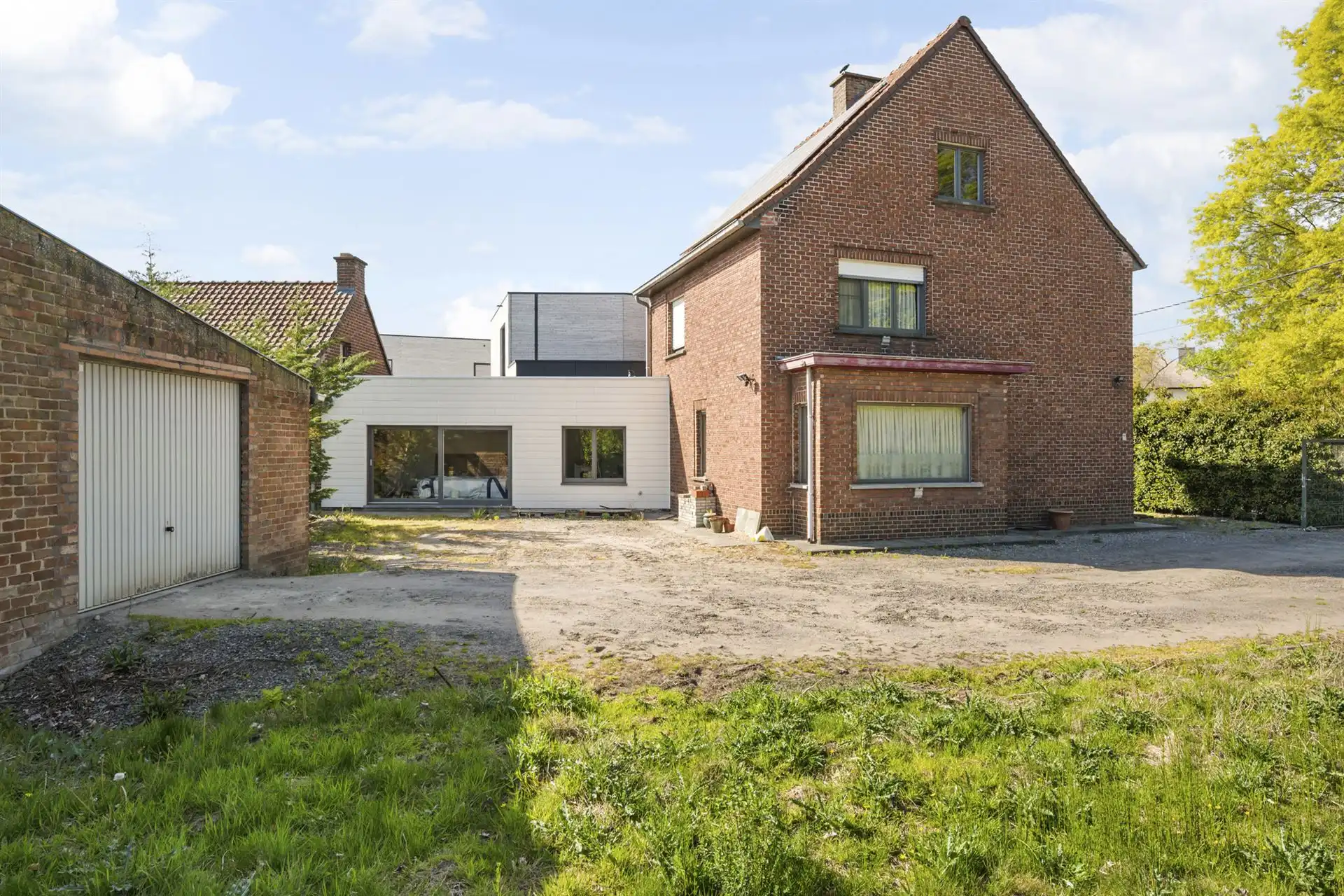 Toffe goedgelegen halfopen bebouwing met loods van 180m²! foto 5