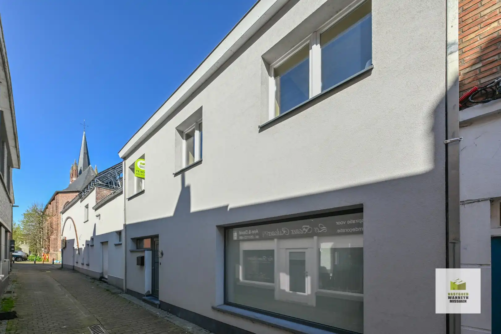 Instapklare woning met 3 slaapkamers en garage in centrum Wingene  foto {{pictureIndex}}