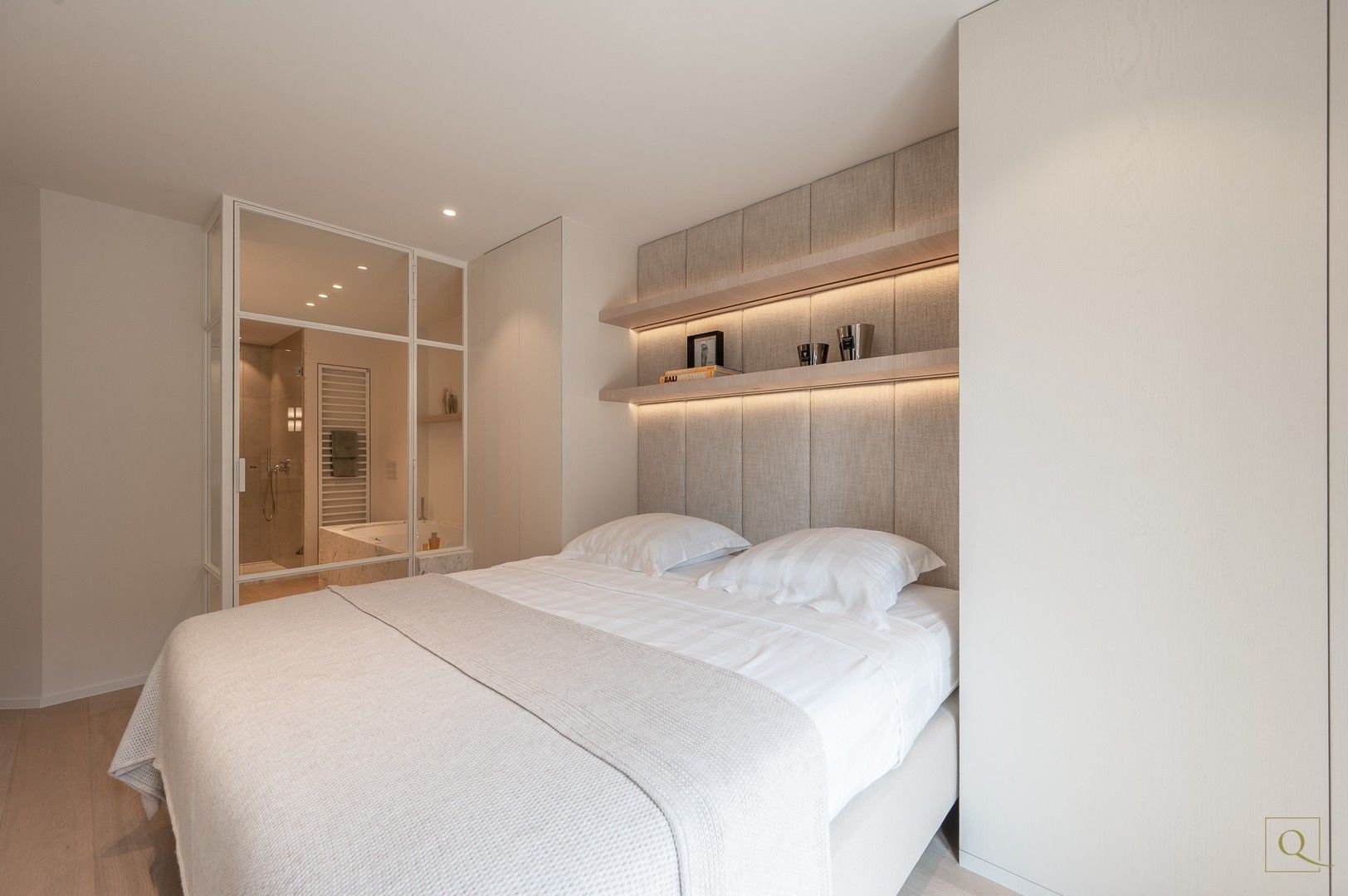 High-end gerenoveerd appartement gelegen op wandelafstand van het strand en de winkels. foto 17