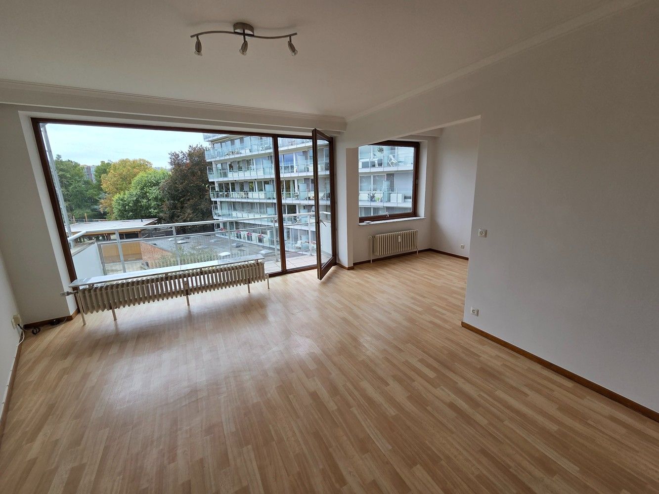 Charmante en recent gerenoveerde studio met slaaphoek en terras. foto 3