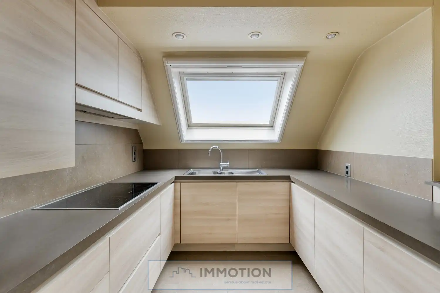 Ruim duplexappartement met dubbele garage in Kortrijk foto 12