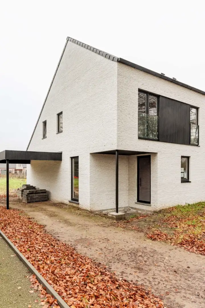 Energiezuinige halfopen bebouwing met ruime tuin foto 8