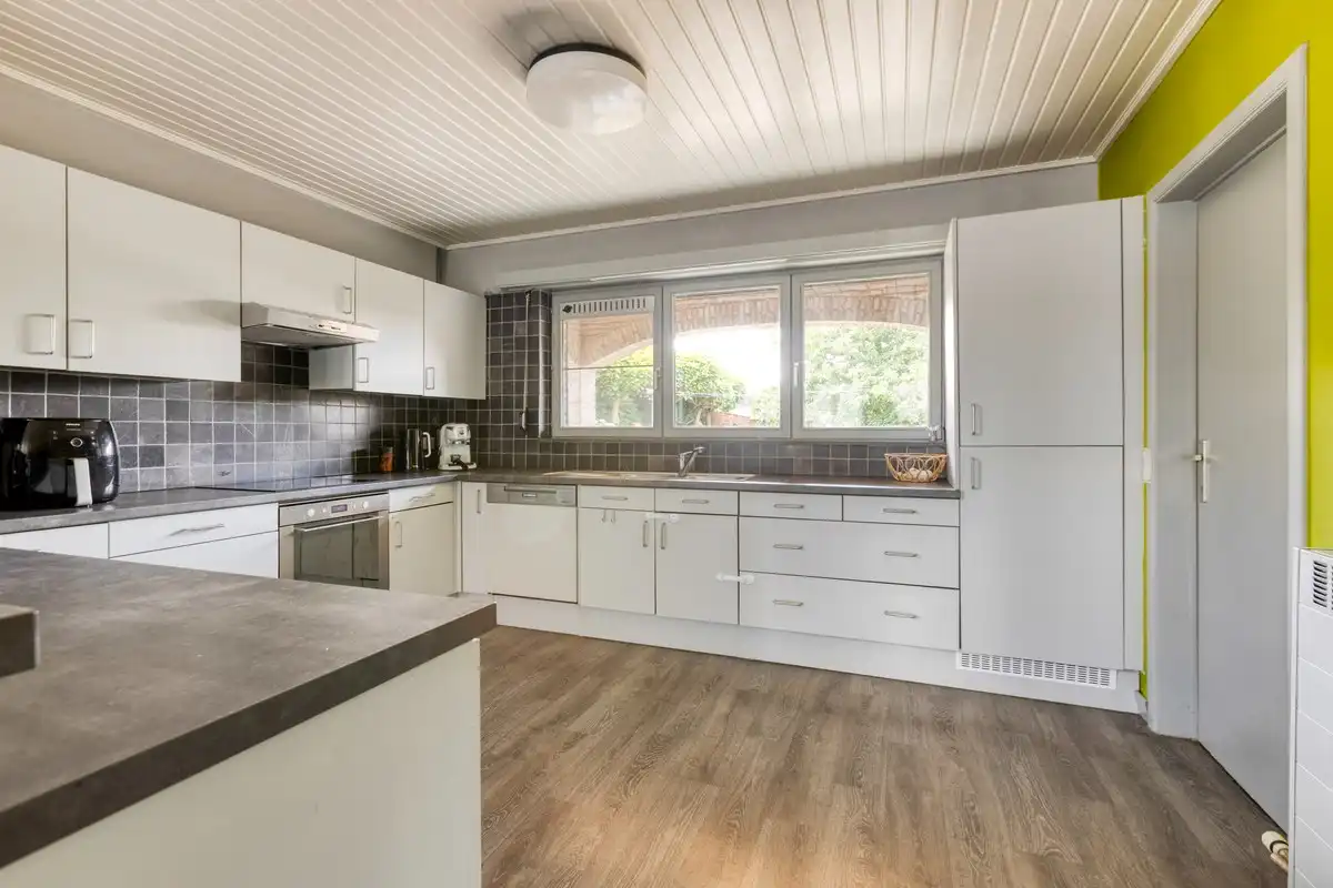 Rustig gelegen gelijkvloers woning met 2 slpks en ruime zolder. foto 6