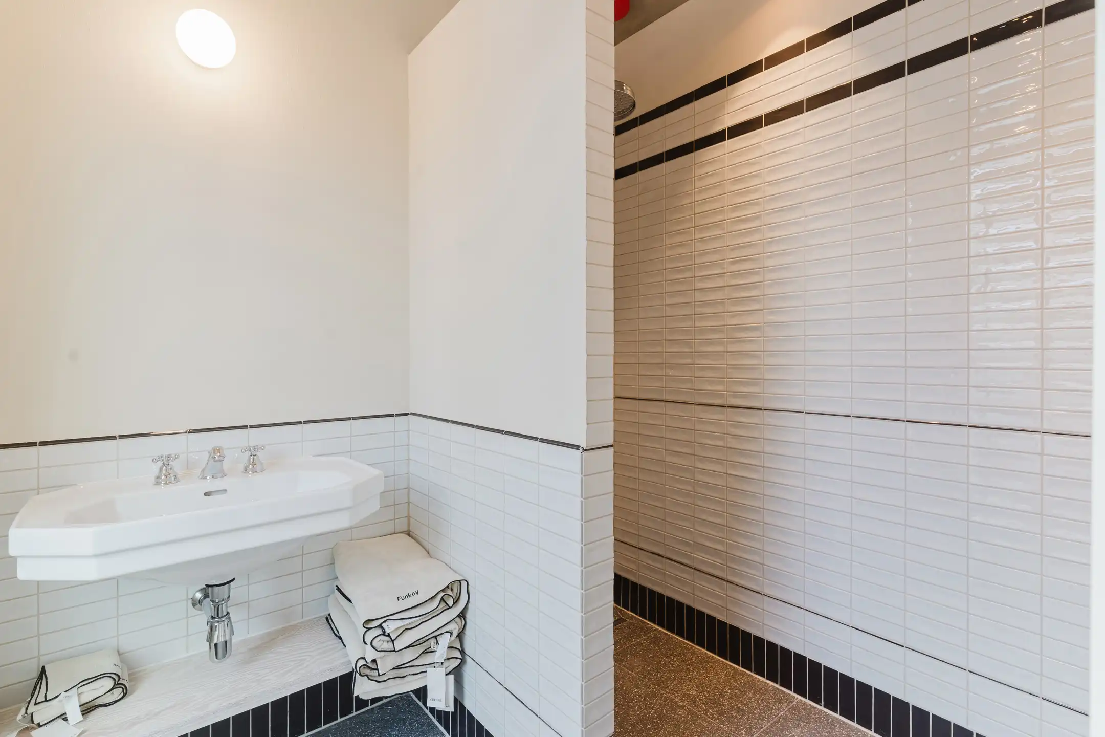 Funkey Townhouse met 3 slpk, tuin en terras in centrum Gent foto 16