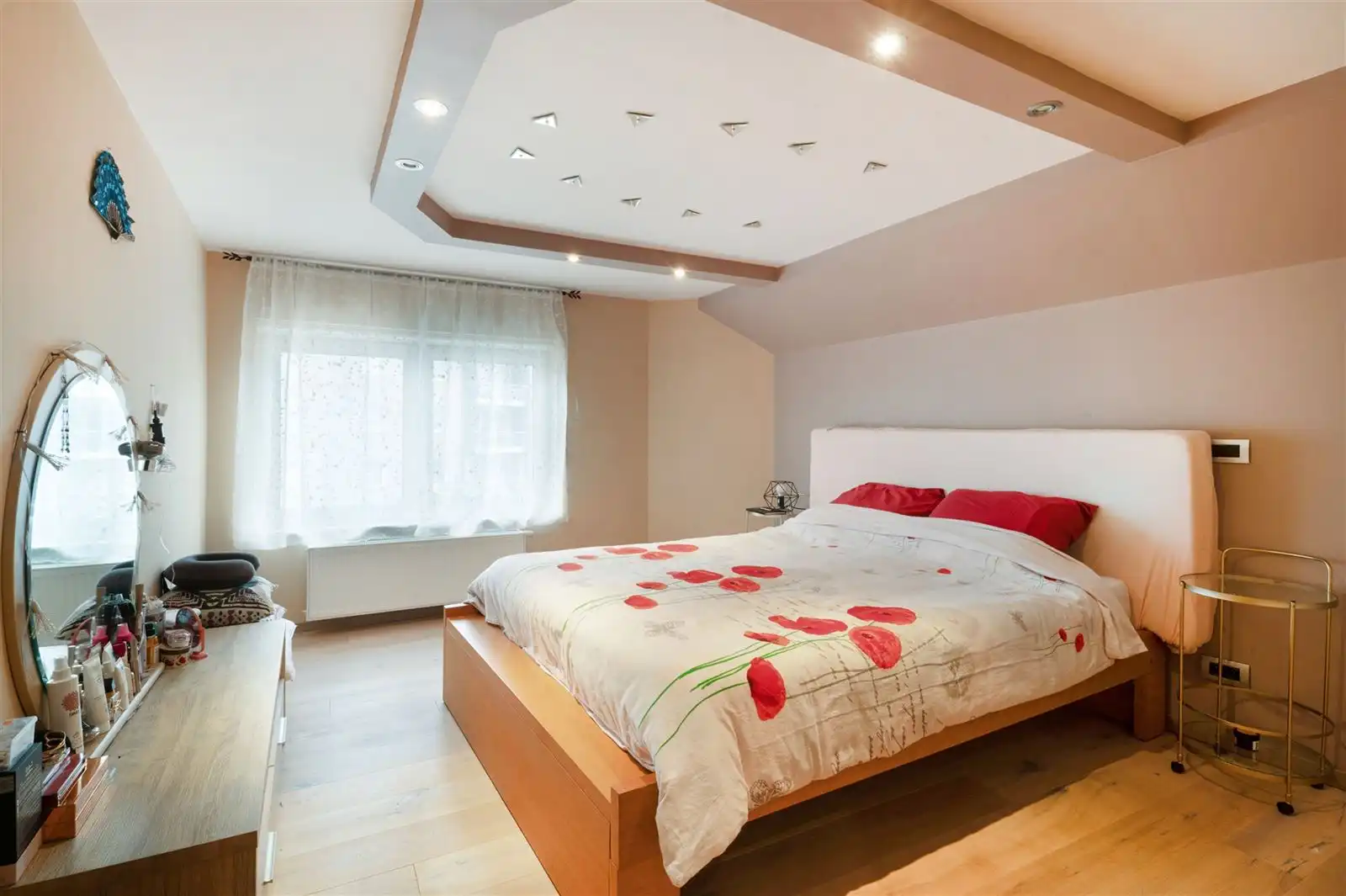 Ruime gerenoveerde gezinswoning zonder tuin foto 11