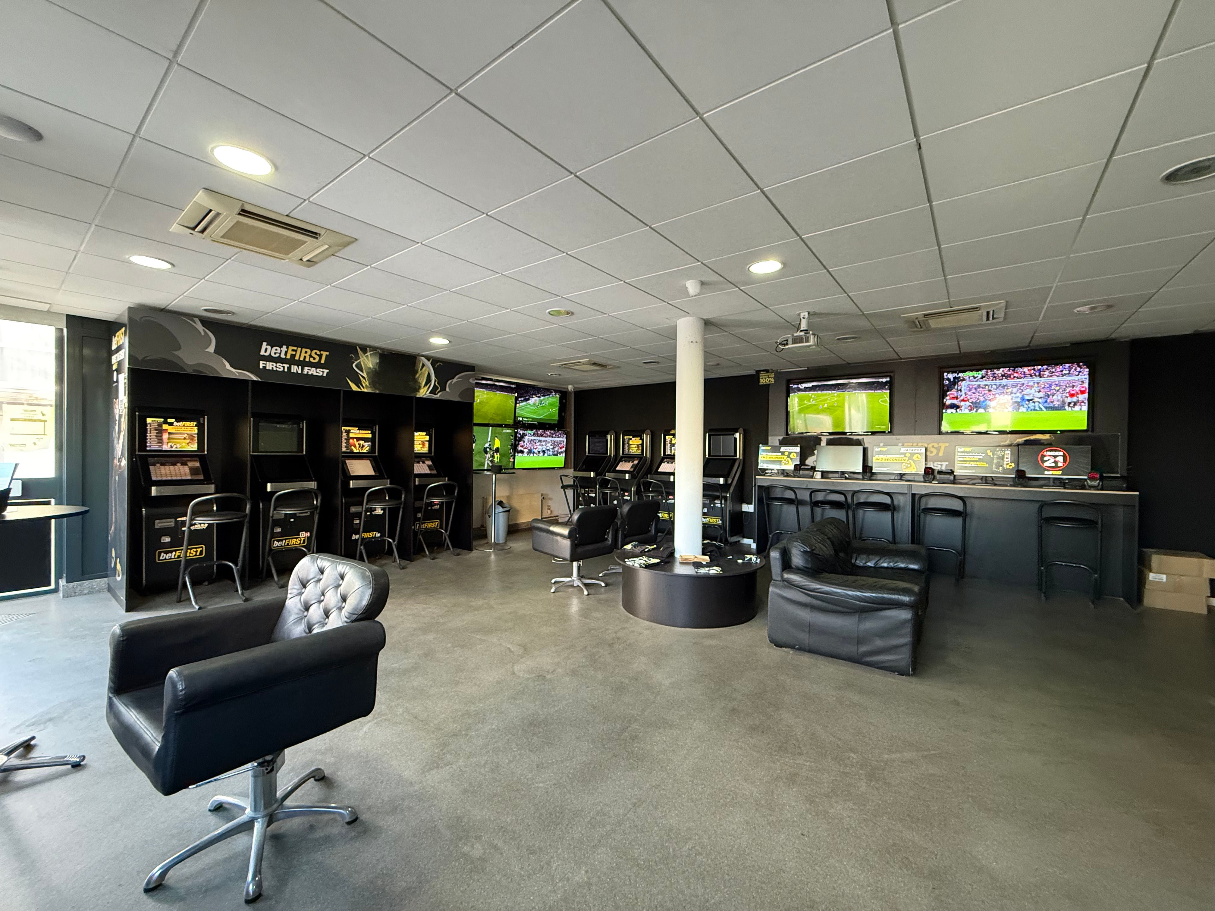 Hoek handelsgelijkvloers 95 m² + kelder foto 3