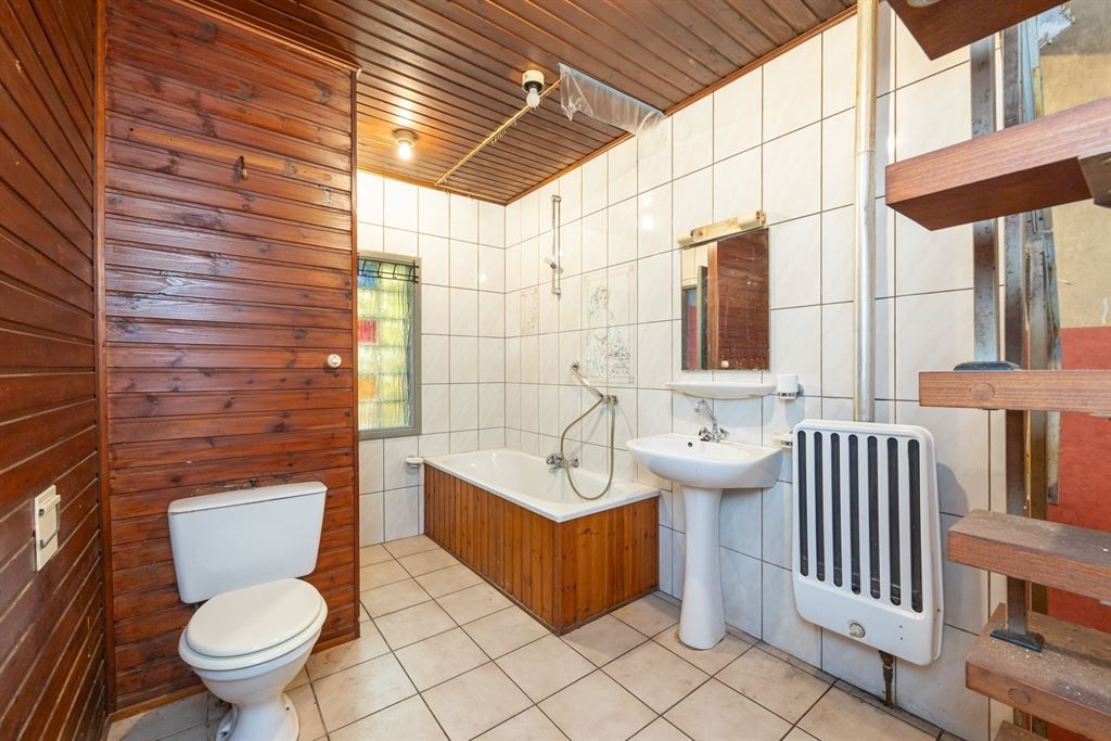 Te renoveren woning in rustige, gegeerde wijk foto 11