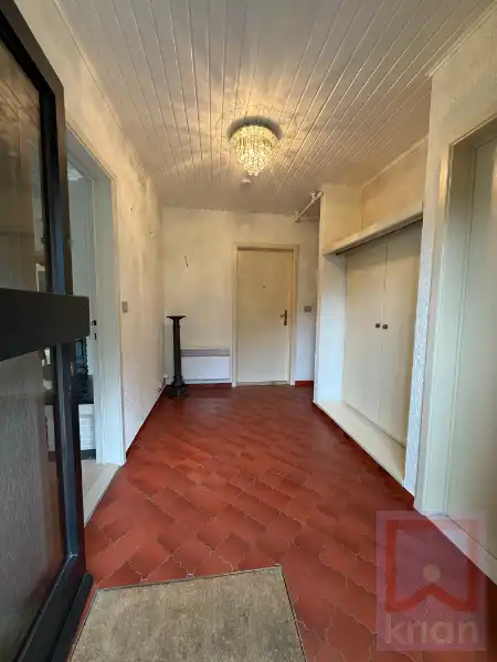 Ruime gelijkvloerse woning met 3 slaapkamers, zolderverdieping en garage op 1.340 m² foto 6