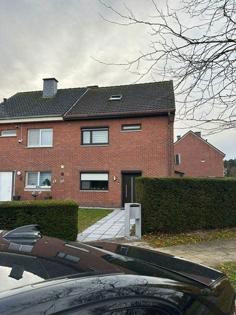 Prachtige compleet gerenoveerde 3 slk woning op een rustige ligging foto 34