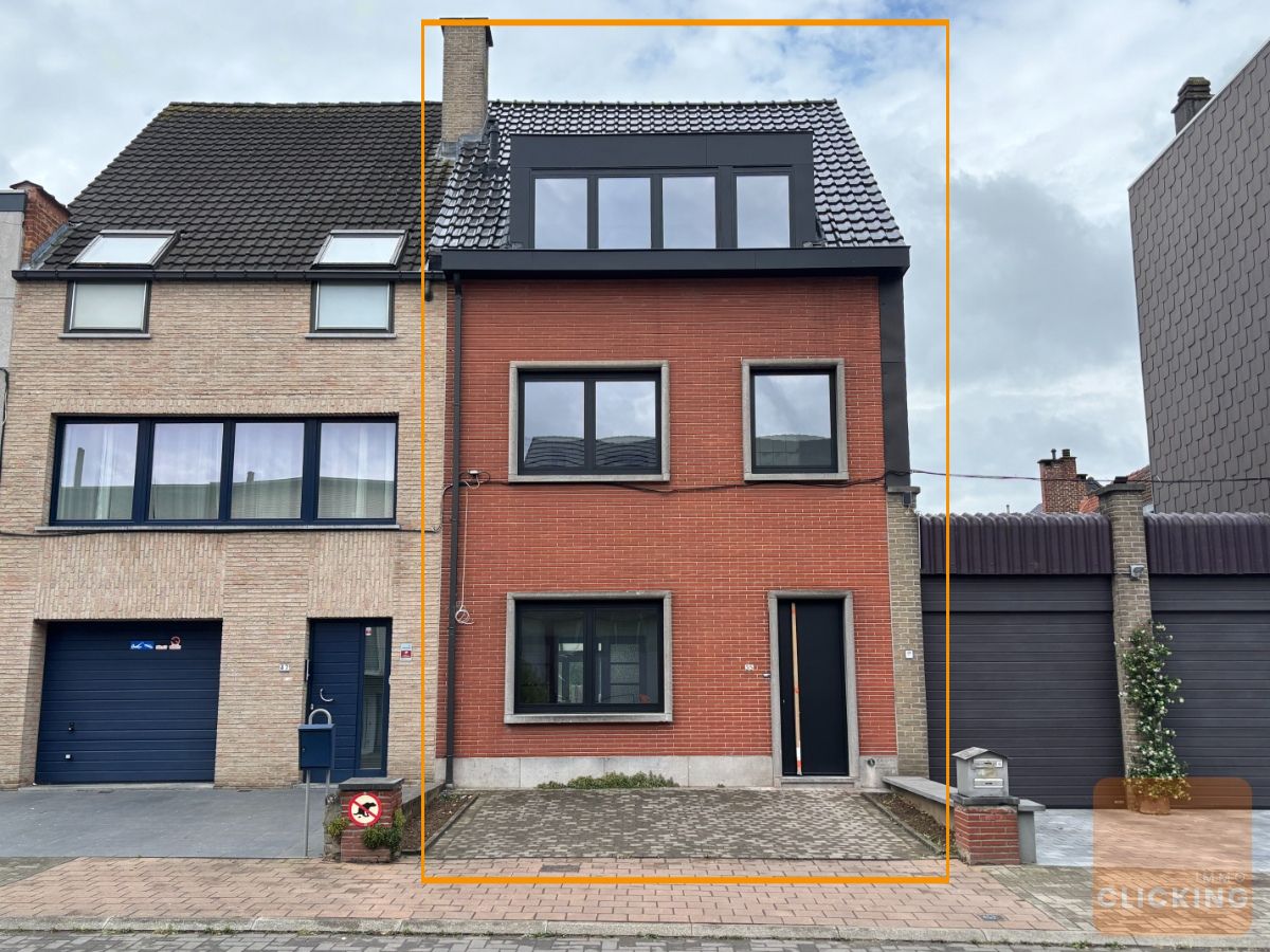 Totaal gerenoveerde woning 3 slaapkamers, parking en zonnige tuin foto {{pictureIndex}}