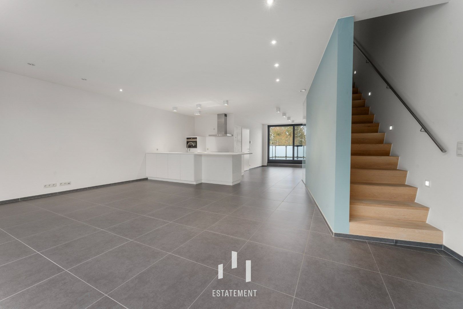 Ruim duplex appartement met 3 slaapkamers in Ieper, bouwjaar 2015, bewoonbare oppervlakte 165.00, EPC-waarde 139.00, energielabel B foto 9