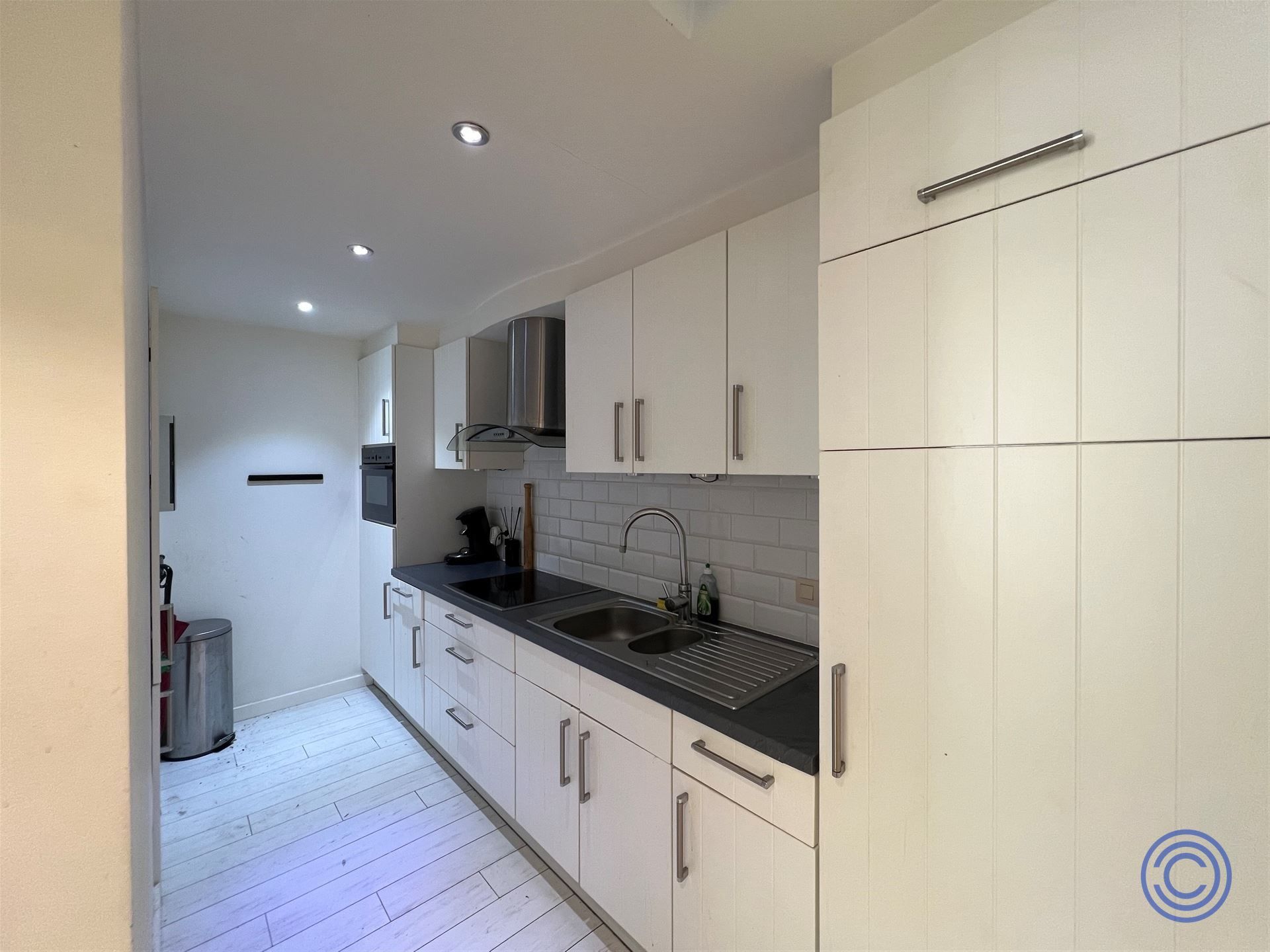 Pand met prachtig authentieke gevel bestaande uit 4 1-slpk app'en op het Eilandje foto 6