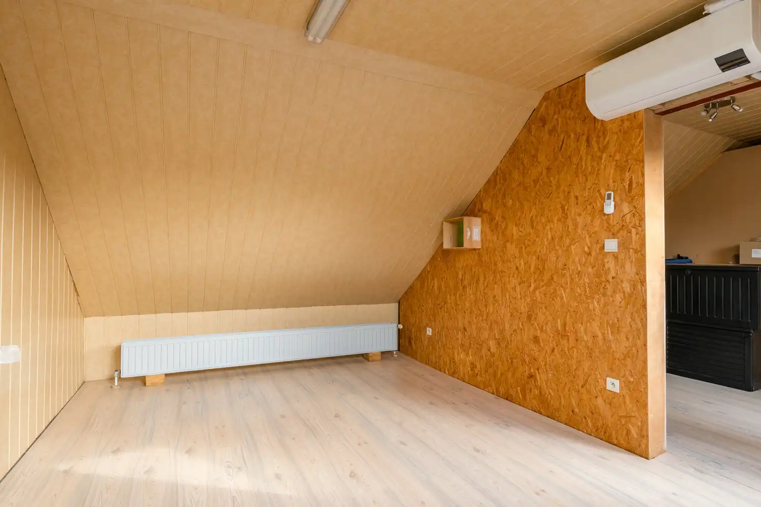 Veelzijdige woning met zorgmogelijkheden, werkruimte en tal van bijgebouwen foto 27