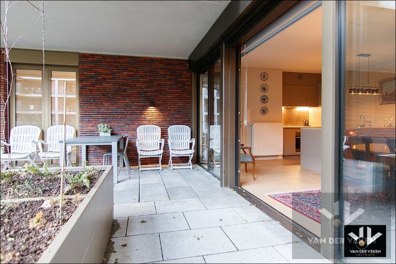 Zeer recent en bijzonder goed afgewerkt assistentie-appartement met 2 slaapkamers en een riant terras van 23m² met het beste zicht op de binnentuin in het hartje van Hasselt-centrum foto 4