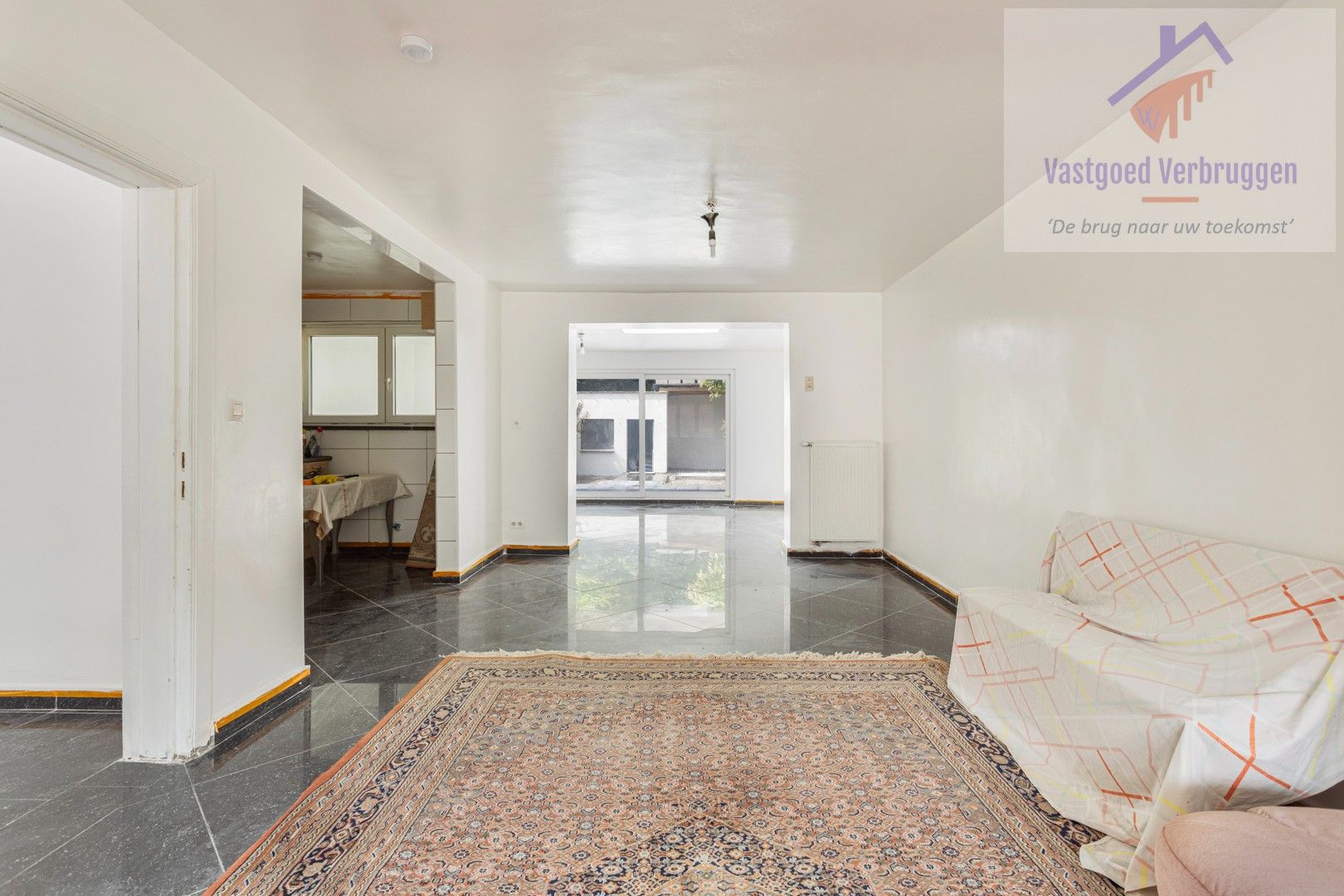 Centraal gelegen ruime woning met 5 slaapkamers, 2 badkamers en tuin! foto 2