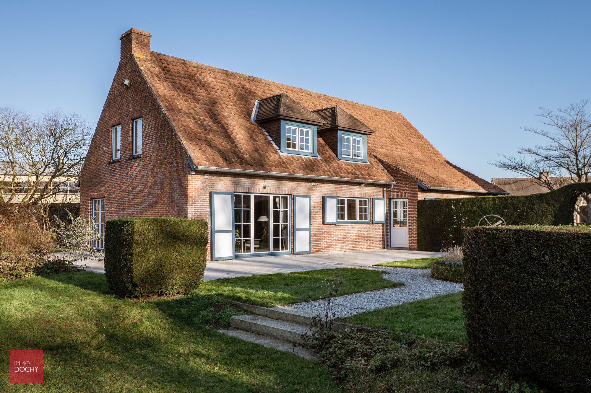 Zeer rustig en residentieel gelegen verzorgde villa foto 2