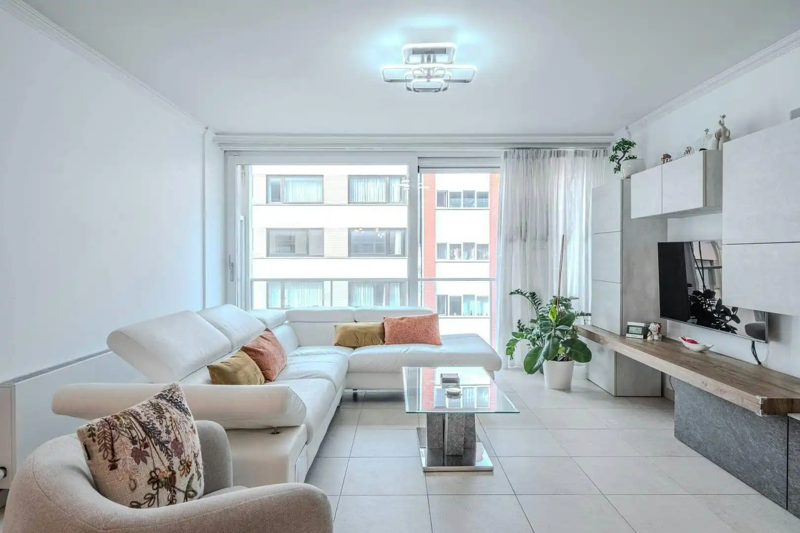 Instapklaar 2-slaapkamerappartement met terras in Oostende foto 1