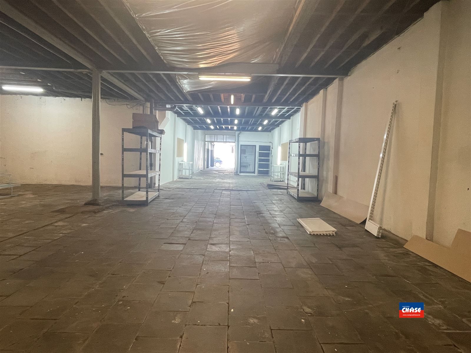 Opslagruimte / werkplaats / magazijn / winkelpand foto 11