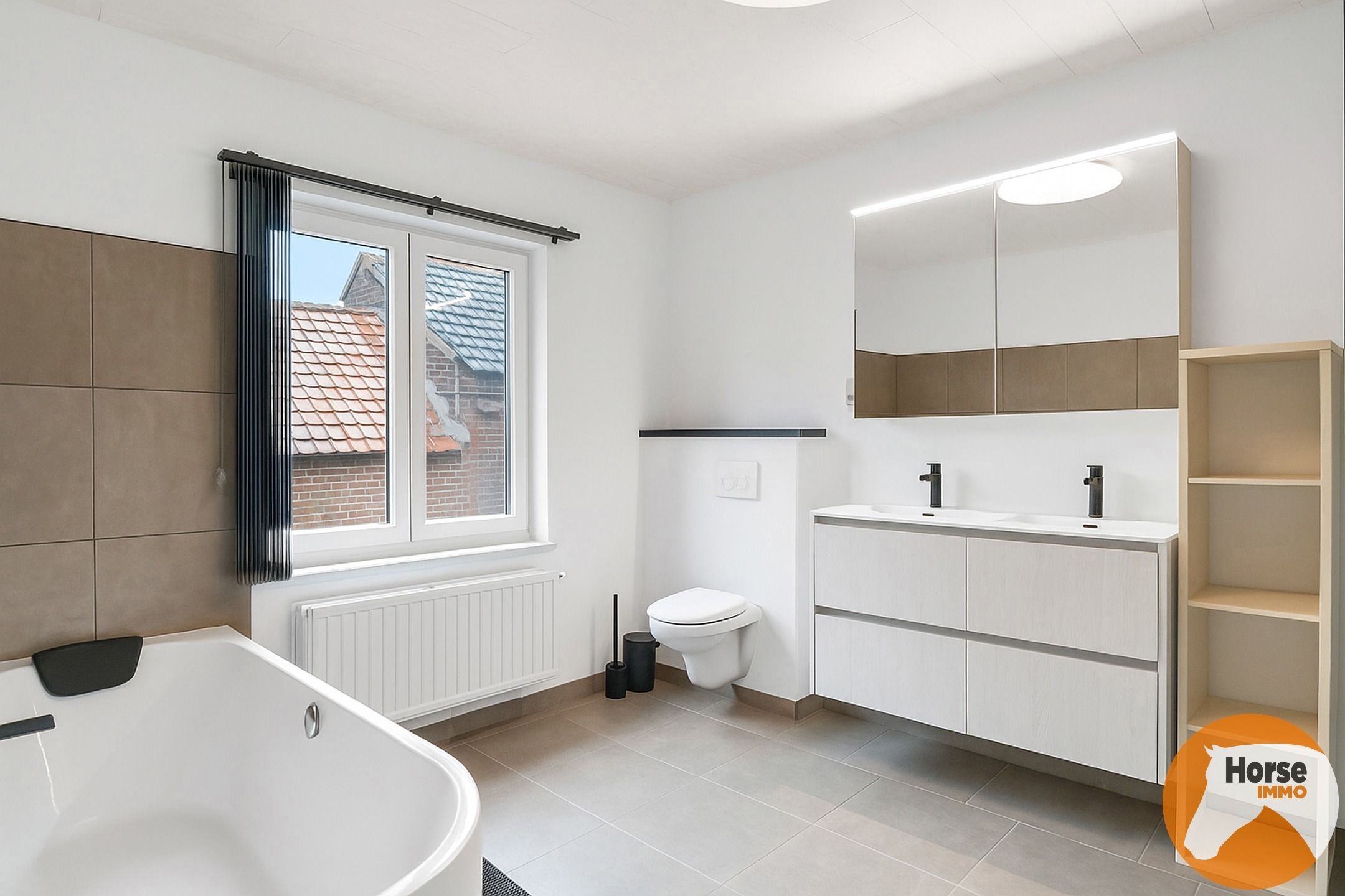 BILZEN-HOESELT - Gerenoveerde woning met paardenstal foto 13